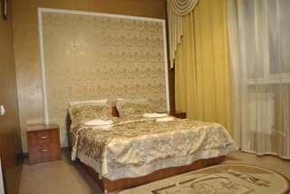 Гостиница  Милана Томск Улучшенный двухместный номер с большой кроватью-11
