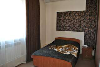 Гостиница Милана Томск Стандартный номер с двухместной кроватью и общим санузлом-3