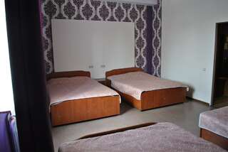 Гостиница Милана Томск Место в стандартном номере с 4 кроватями-1